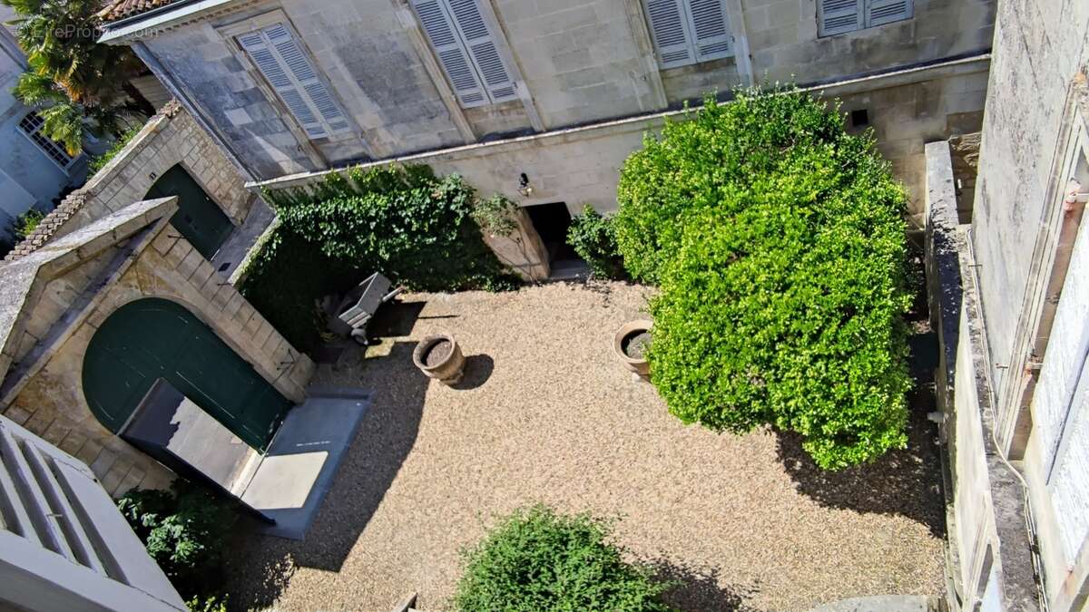 Superbe maison de maitre 7 chambres avec jardin, garage et vue sur la rivière à Saintes - photo 4