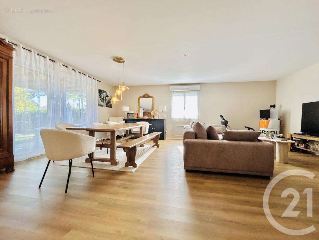 Maison à CONDAT-SUR-VIENNE