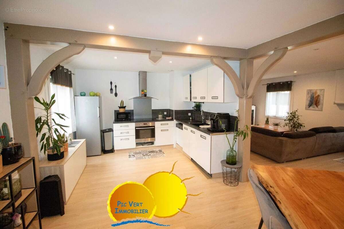 Maison à COLLONGES-LES-PREMIERES