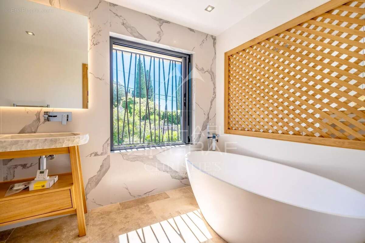 Villa Sainte-Maxime - Raffinement contemporain avec vue mer. - photo 16