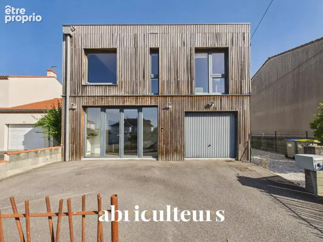 Maison d'architecte de 2011 - 220M2 - DPE C - Jardin - 5 chambres - Un garage/buanderie - 2 parking - Rezé - Rue de l’Aérodrome - photo 18