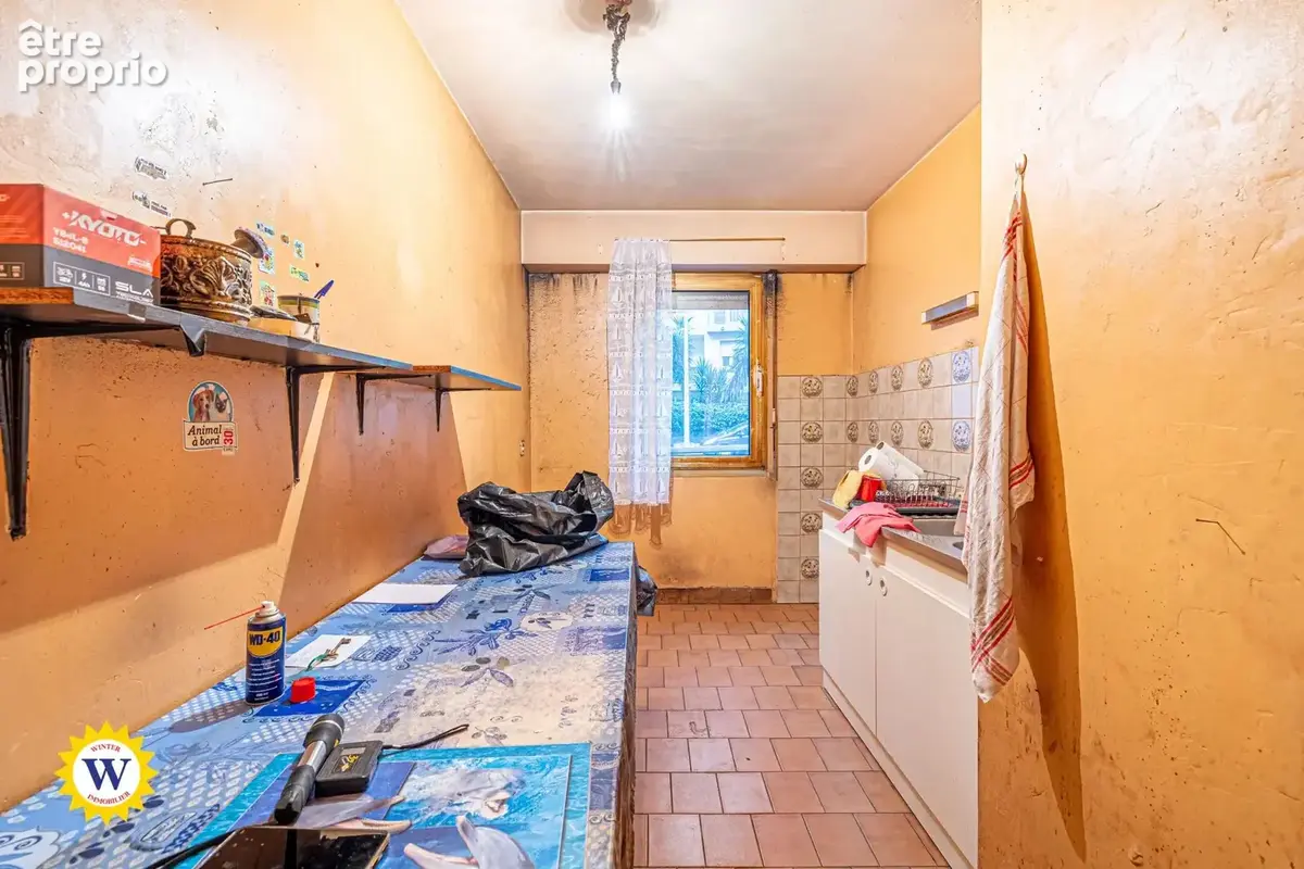 Grand studio à rénover – Beau potentiel de transformation - photo 6