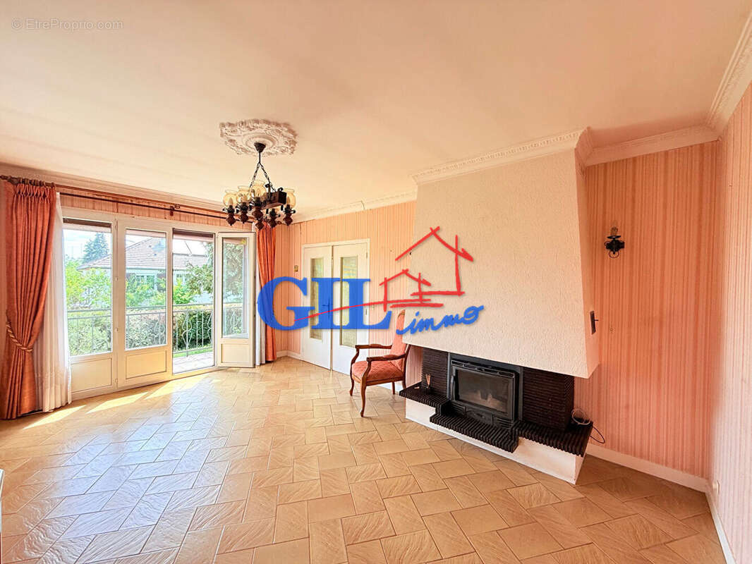 Maison à SAVIGNY-LE-TEMPLE