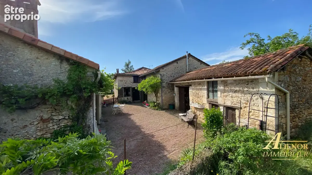 Propriété pierre avec gîte et dépendances - proche Brantôme, Quinsac 24530, - photo 3