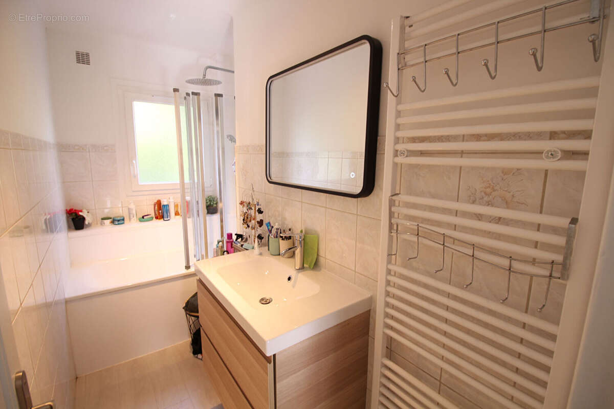 Appartement à SARTROUVILLE