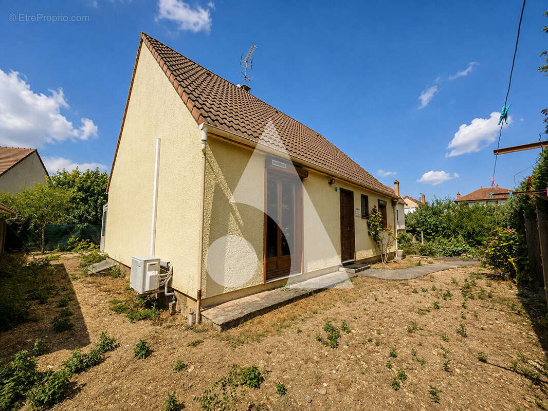 Maison 125 m² - rafraichissement a prévoir - 5 min gare - photo 12