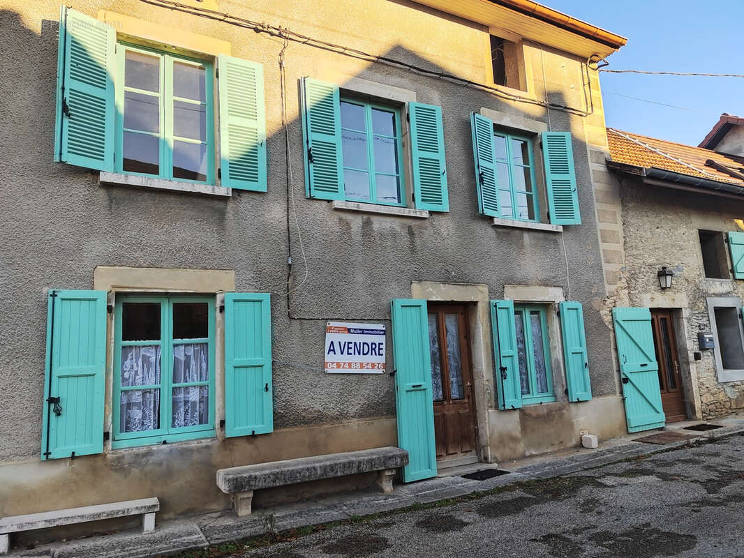 Maison à PORCIEU-AMBLAGNIEU