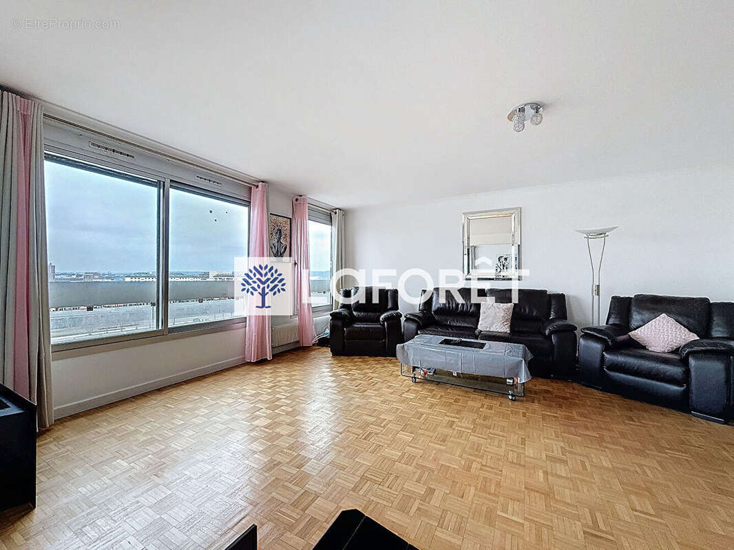 Appartement rénové avec vue dégagée ? Coup de coeur assuré ! - photo 2