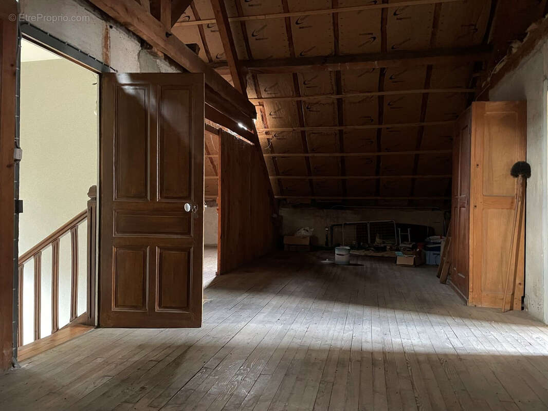 Appartement à RIOM-ES-MONTAGNES