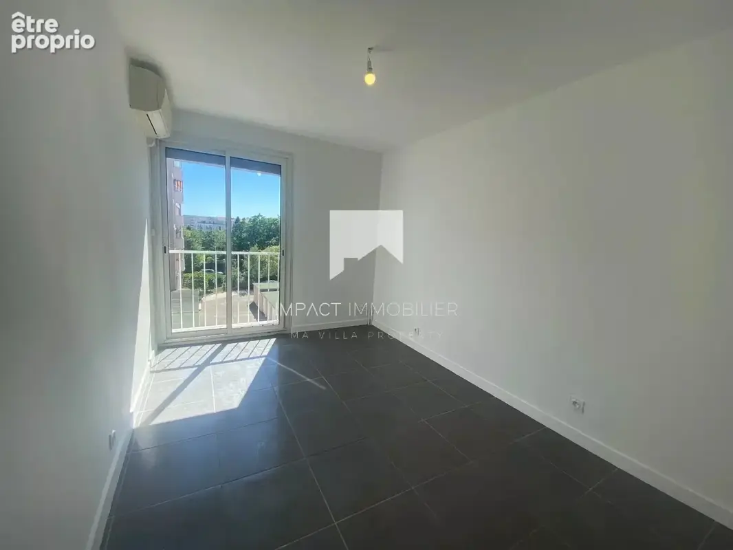 La garde – centre-ville  appartement 83 m² entièrement rénové  3 chambres  parking & cave - photo 4