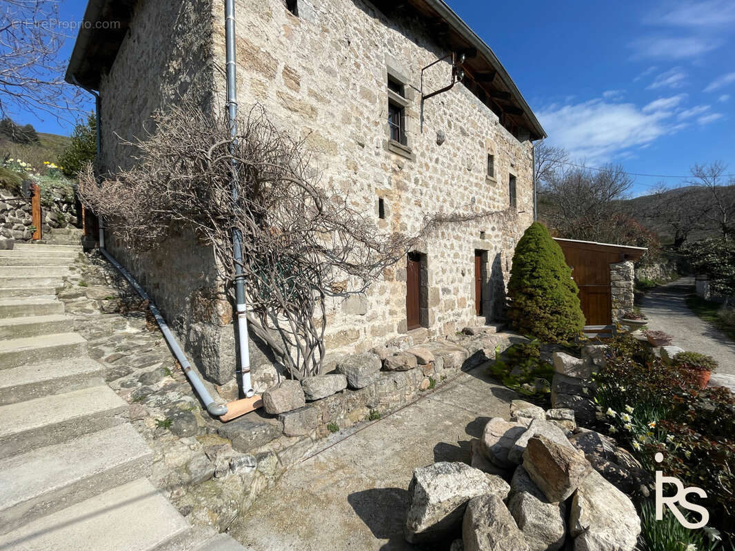 Maison à GENESTELLE