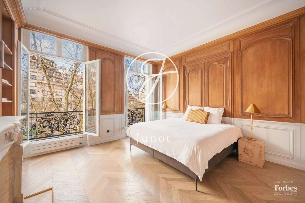 Appartement à PARIS-8E
