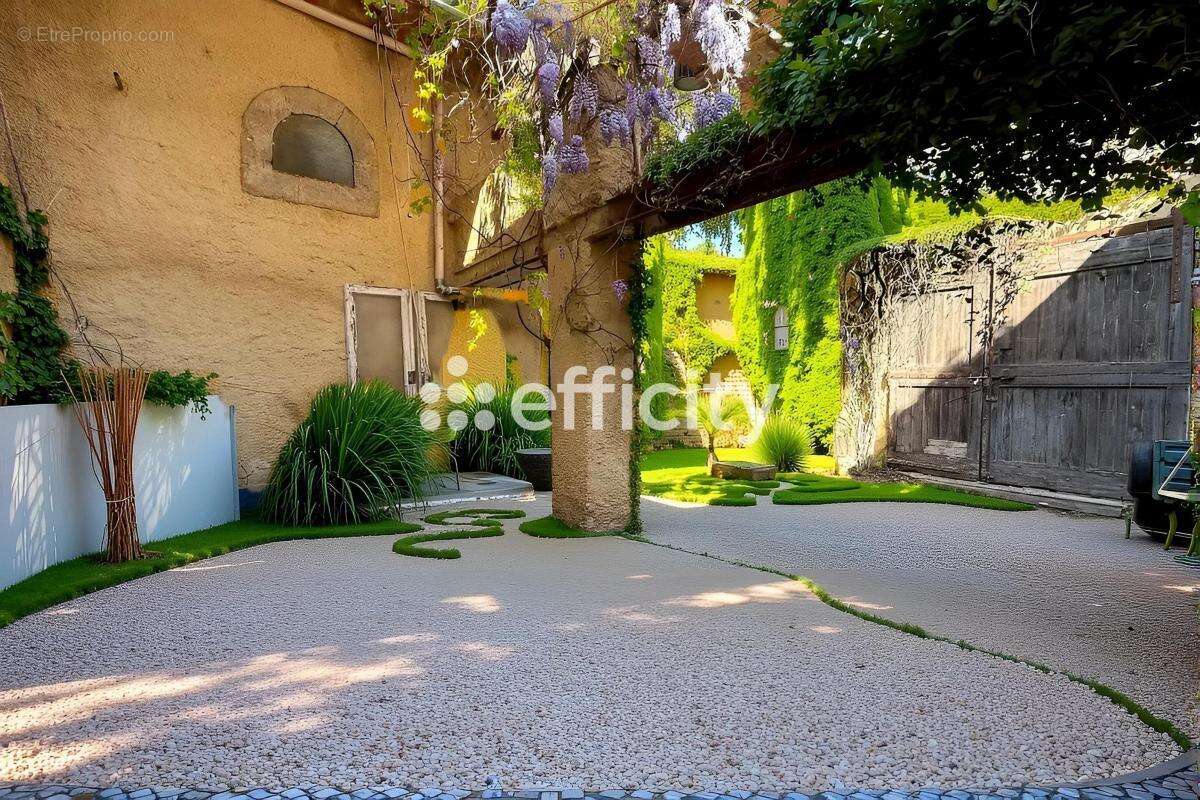 Maison à SAINT-FELIX-DE-LODEZ