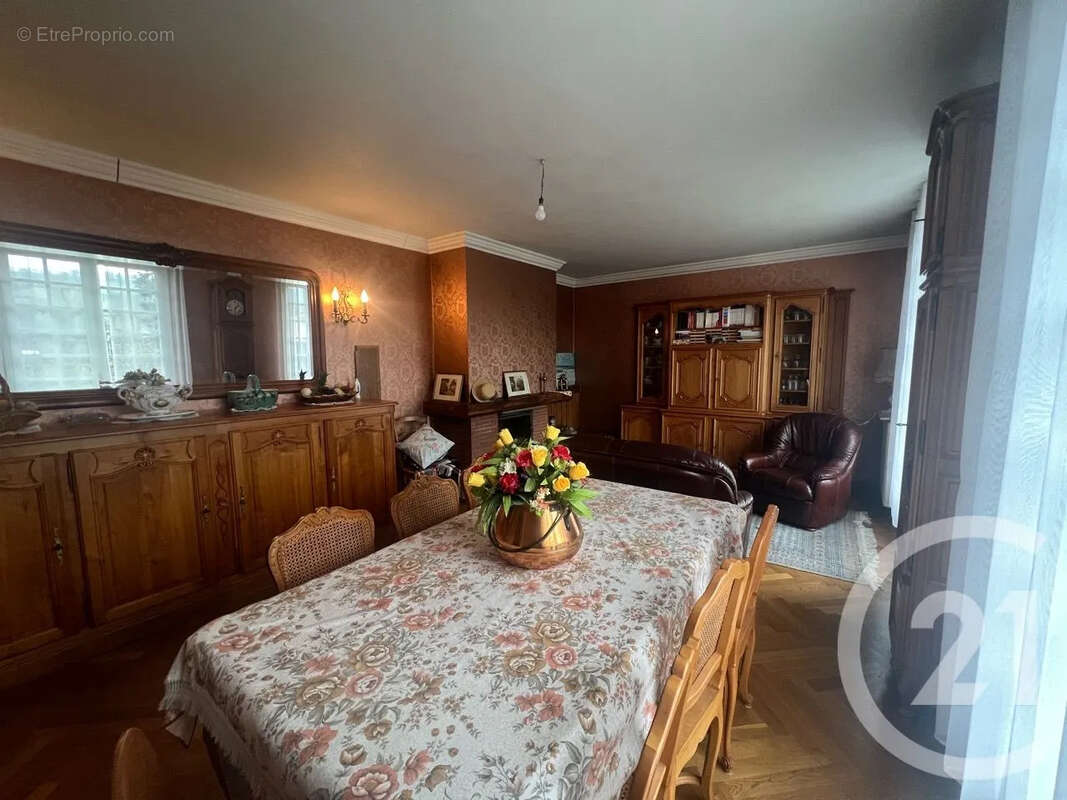 Maison à ARPAJON-SUR-CERE