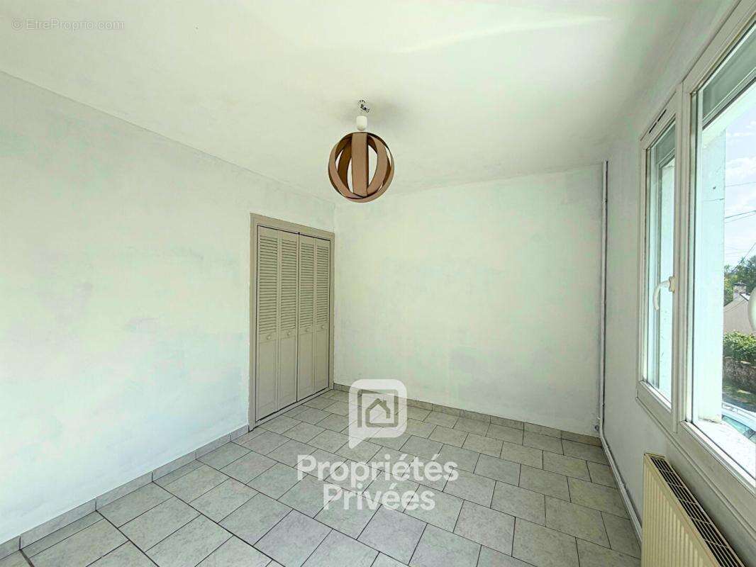 À vendre à azay-le-rideau (37190) : propriété de 236 m2 avec deux maisons - photo 13