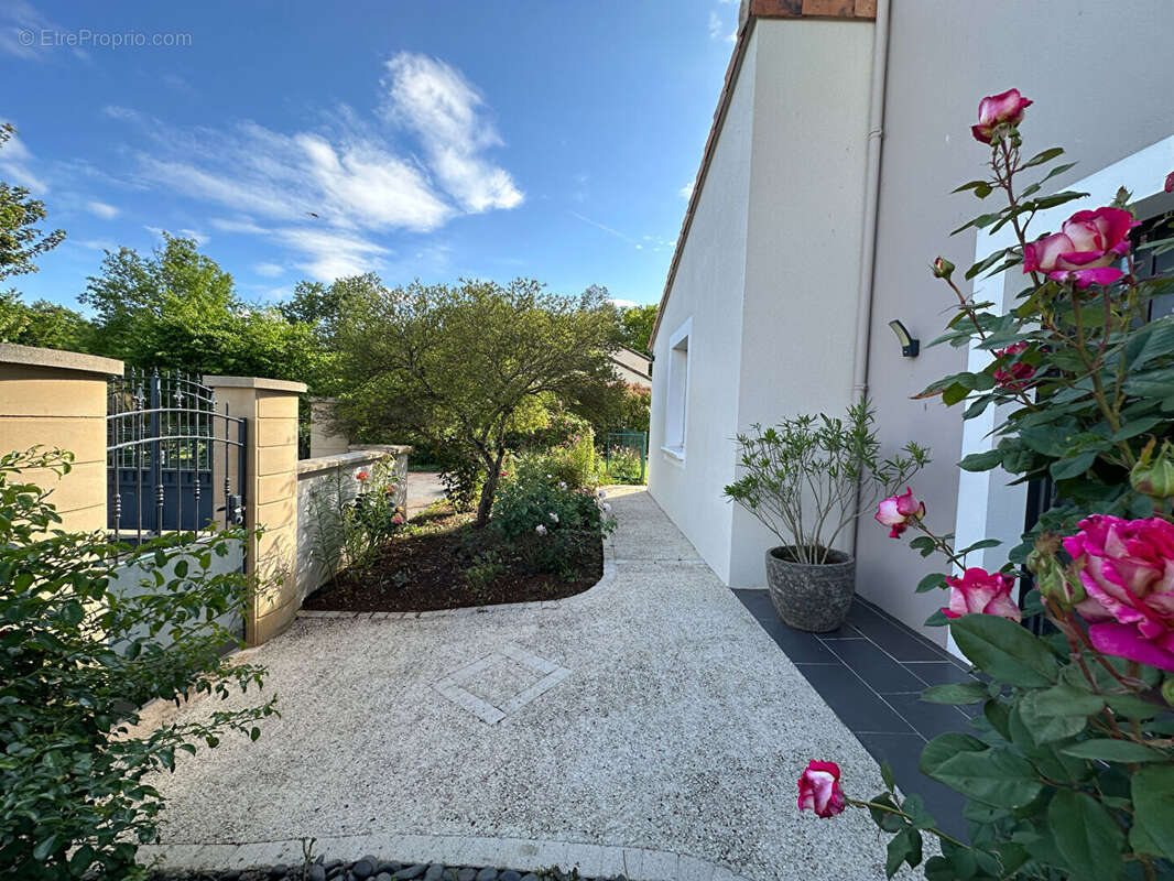 Maison à ROCHES-PREMARIE-ANDILLE