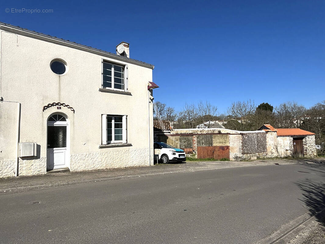 Maison à LE GIROUARD