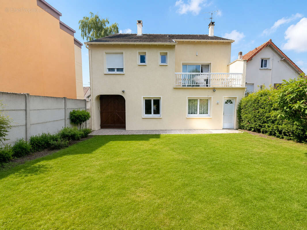 Maison familiale avec jardin - 106 m2 - Terrain 400 m2 - Garage 3 voitures - Livry-Gargan - photo 11