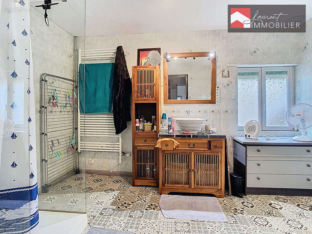 Maison à CHAVANNES-SUR-REYSSOUZE