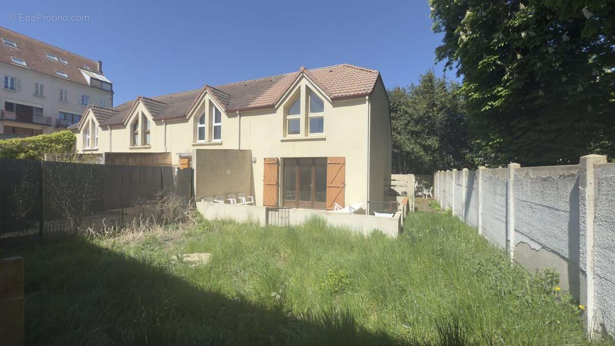 Maison à LES MUREAUX