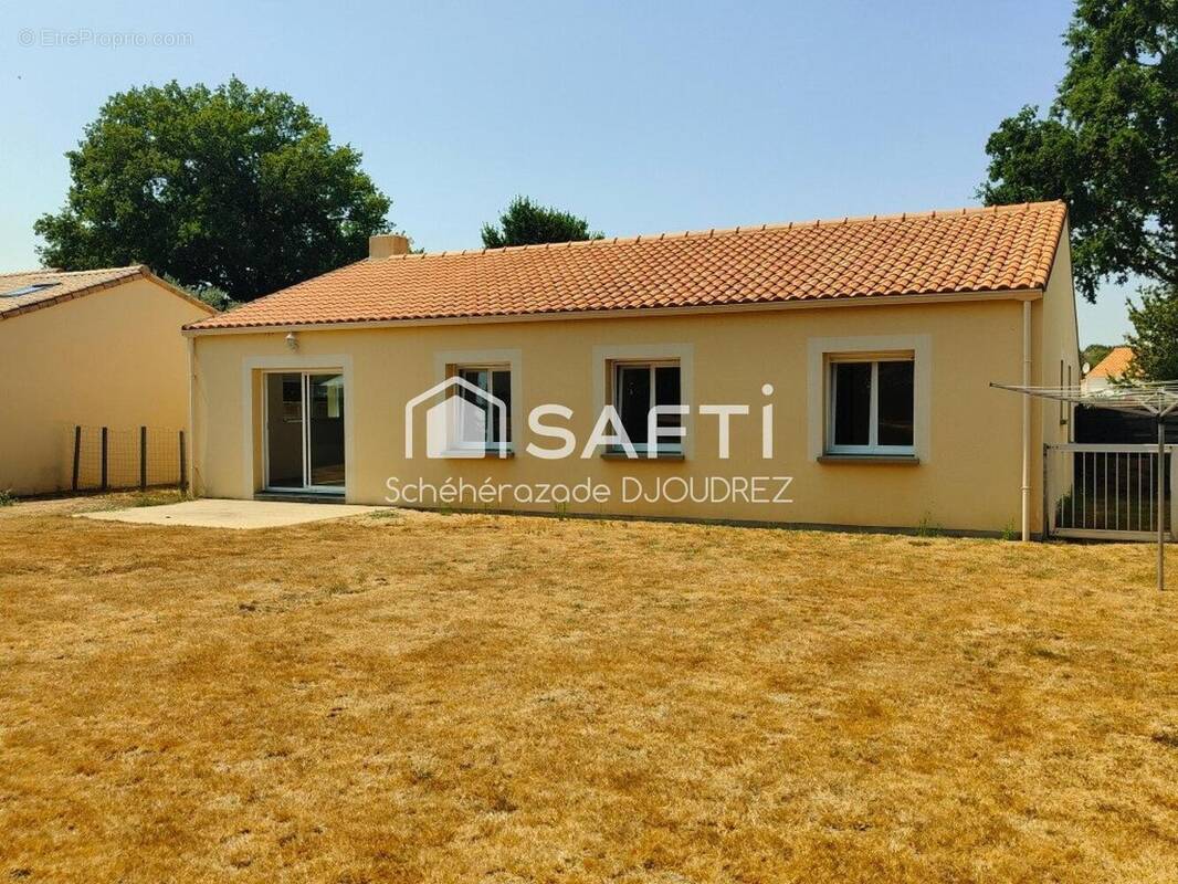 Photo 1 - Maison à ROCHESERVIERE