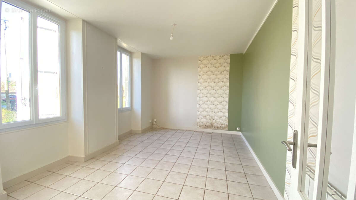 Maison à CHENAC-SAINT-SEURIN-D&#039;UZET