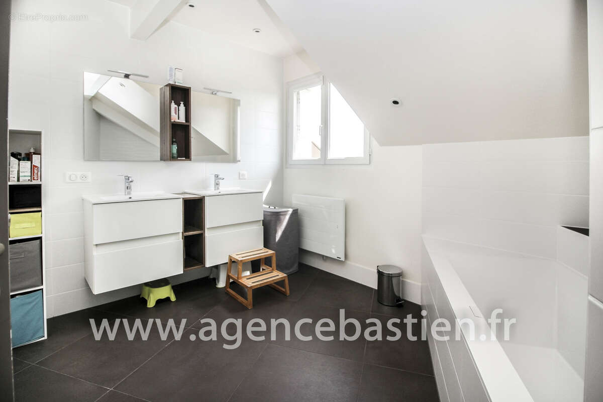 Maison à DIVONNE-LES-BAINS