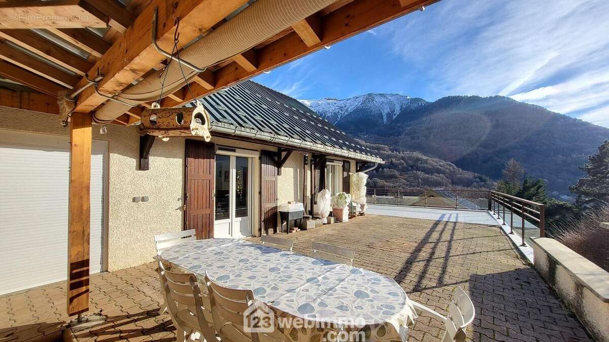 ...De 50 m2 et 60 m2 chacune exposées Sud/Est... - Maison à ALLEMOND