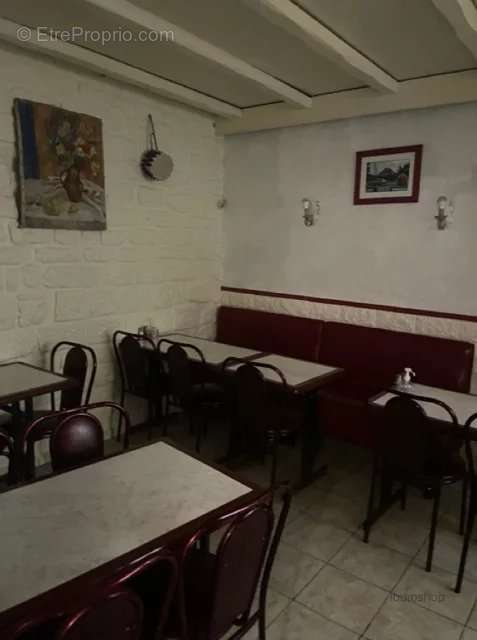 Commerce à PARIS-9E