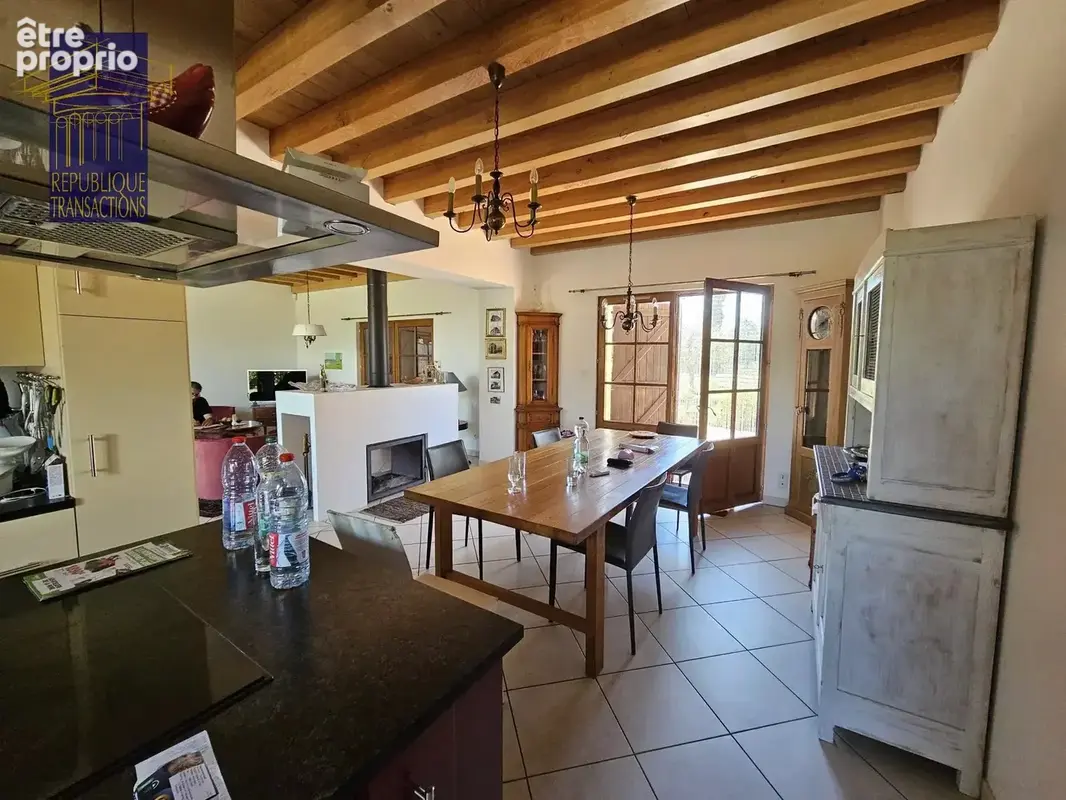 Jolie maison bressanne rénovée avec dépendances et terrain d'environ 5 840 m² clos, arboré et paysagé - photo 9