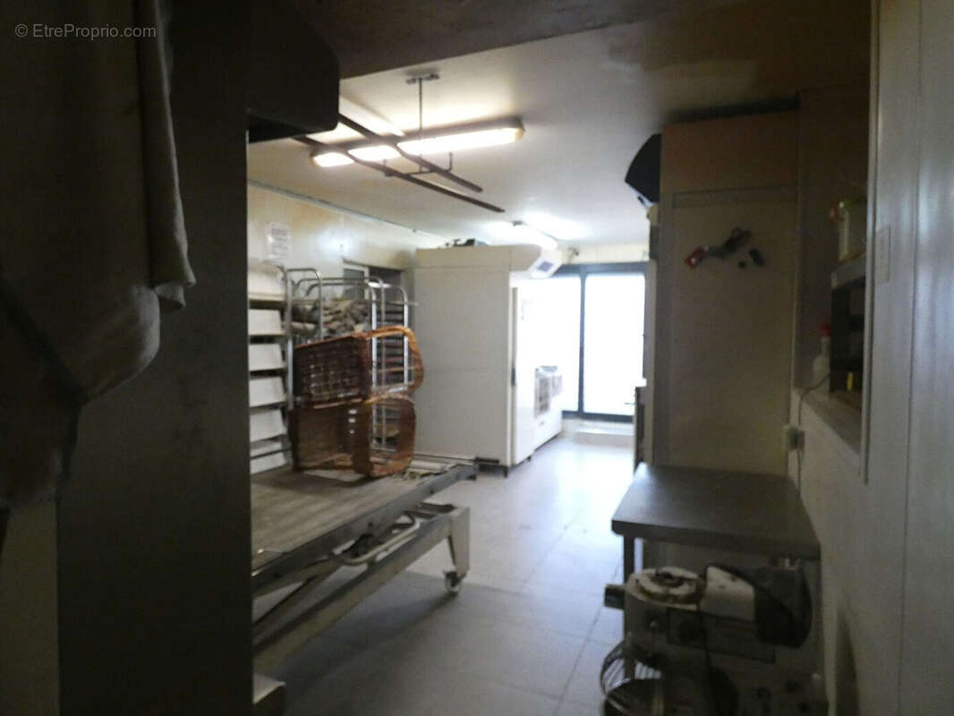 Commerce à LA CHAPELLE-SAINT-MESMIN