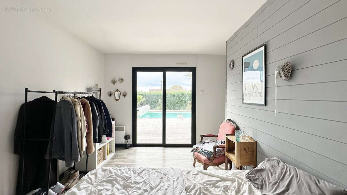 À 2 km de Dax, villa d'architecte T6 de plain-pied avec piscine et 5 chambres. - photo 18