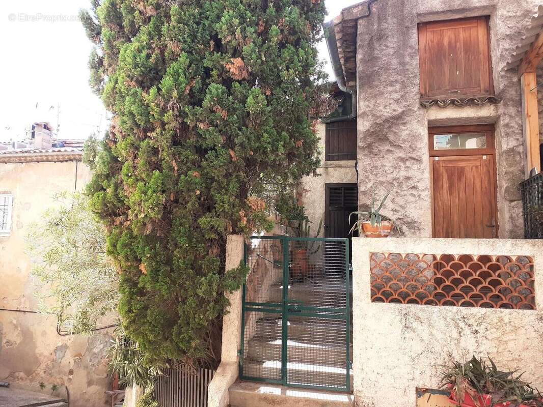   - Maison à LA MOTTE