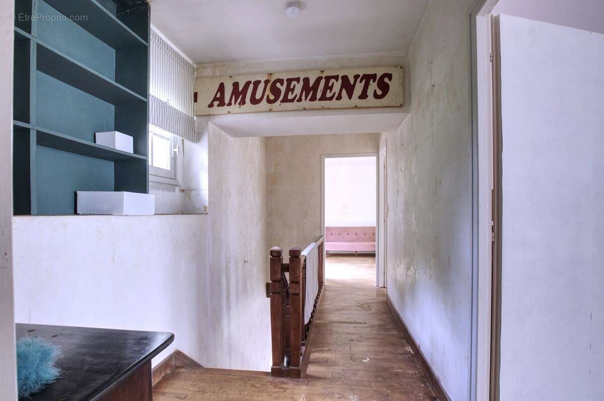Maison de village à finir de rénover avec accès privatif à la rivière, au cœur d'un charmant village avec bar - photo 7