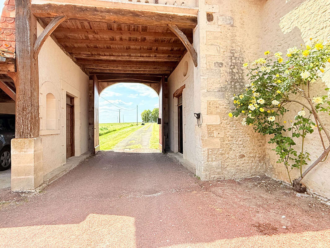 Maison à BARBEZIEUX-SAINT-HILAIRE