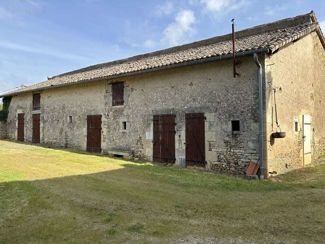 Maison à SOMMIERES-DU-CLAIN