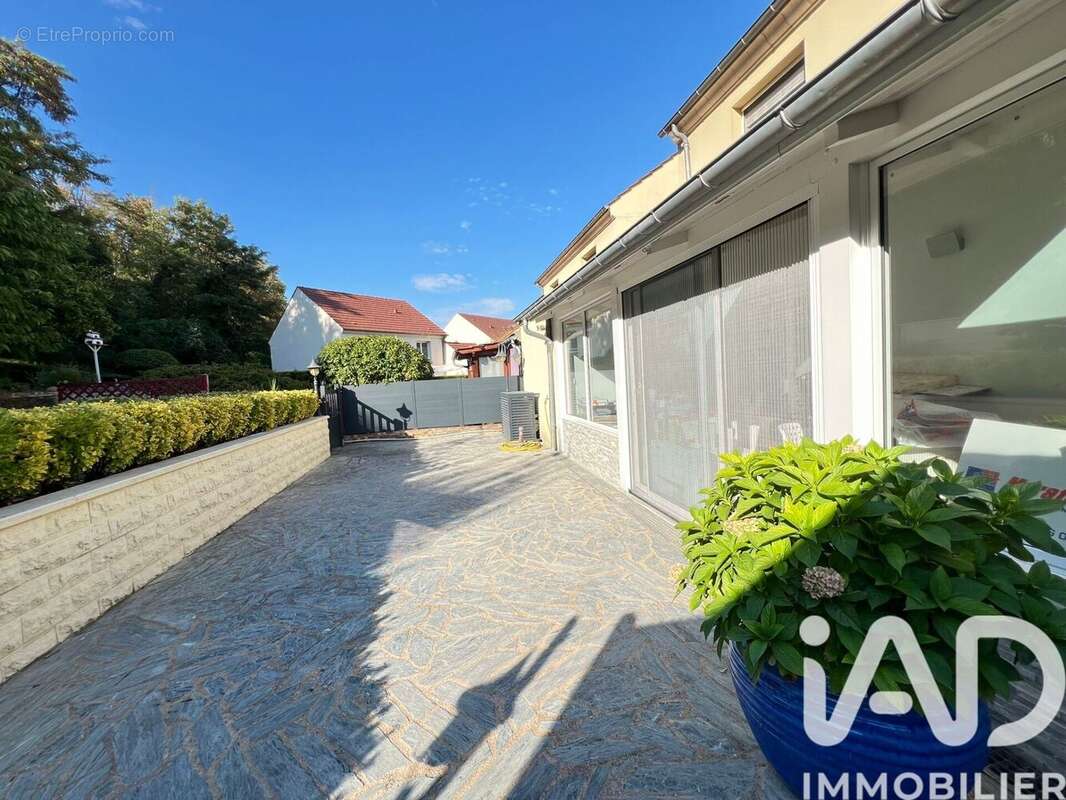 Photo 2 - Maison à SAINT-THIBAULT-DES-VIGNES