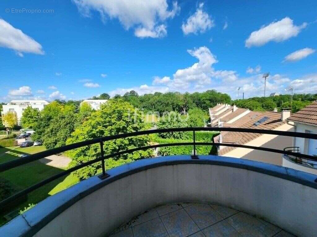T3 au dernier étage avec balcon et vue dégagée - photo 3