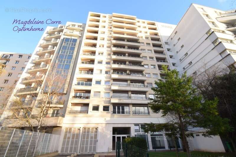 Parking à PARIS-20E