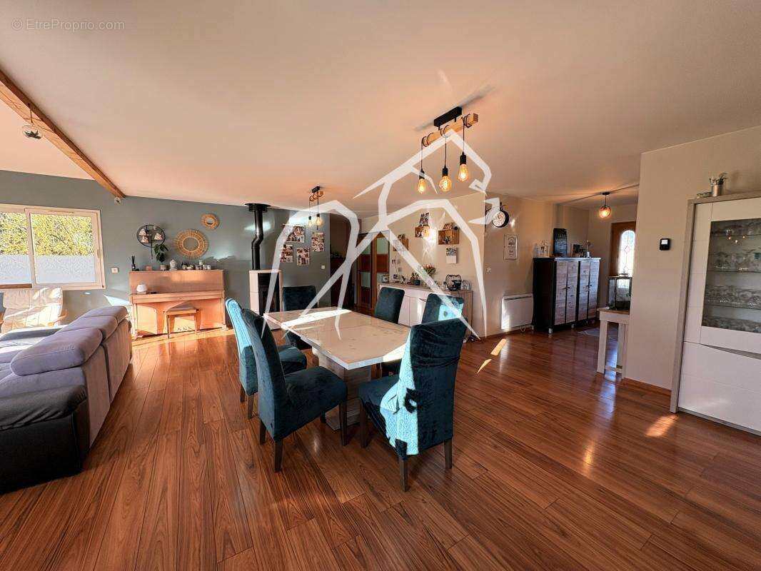 Maison à SAINT-PIERRE-DE-VARENGEVILLE