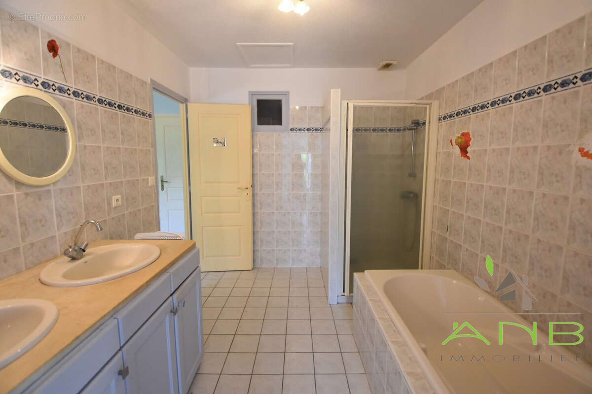 Maison 227 m² à Saint-Estephe  - photo 9