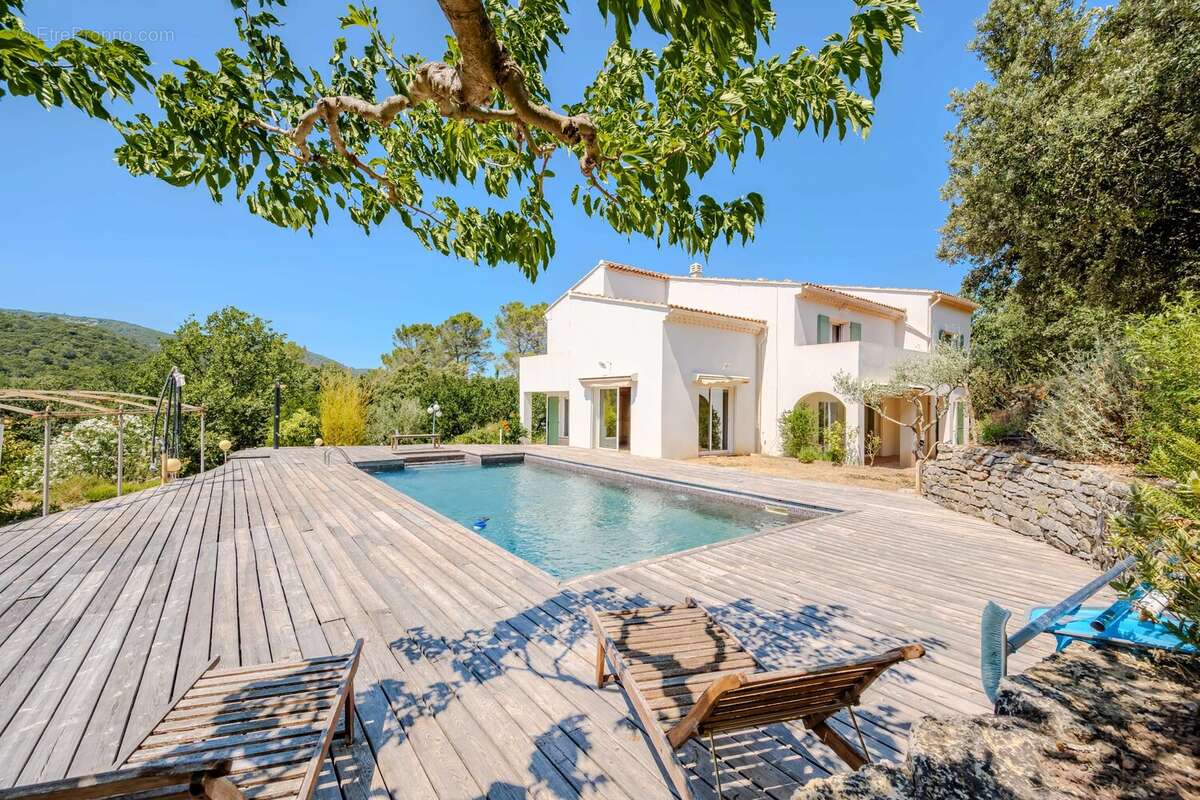 Maison familiale de 250 m² sur plus d'un hectare de terrain – Piscine – Vue dégagée – Méounes-les-Montrieux - photo 4