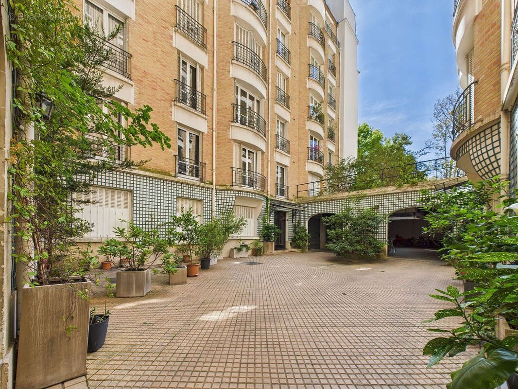 Appartement à PARIS-14E