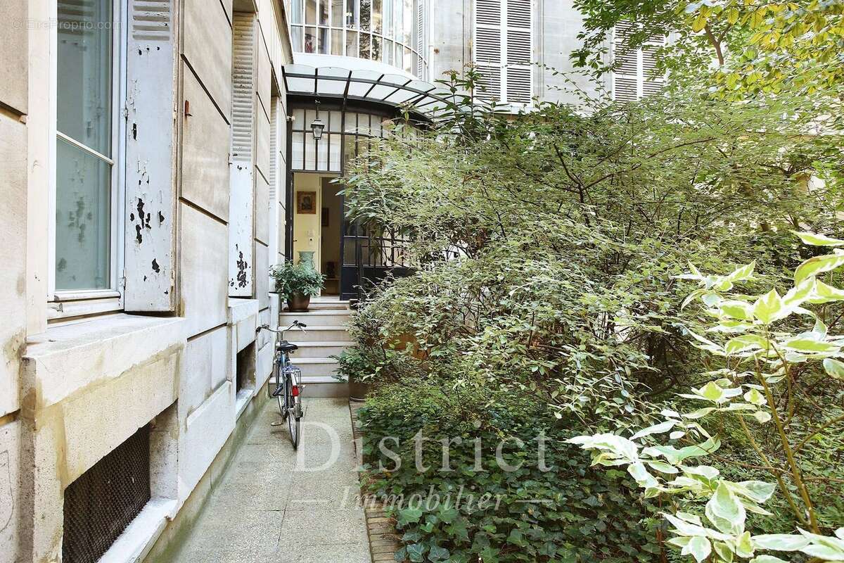 Appartement à PARIS-8E