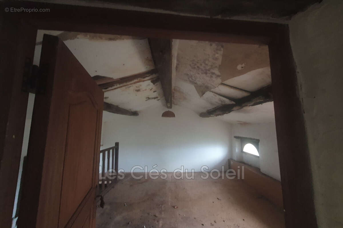 Maison 55 m² à Le Val  - photo 7