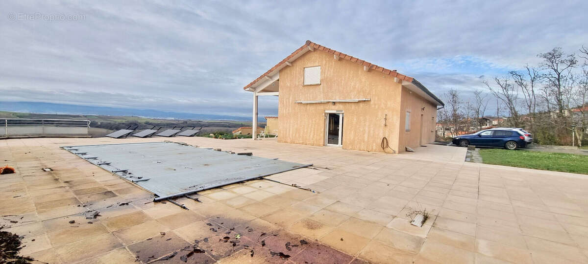 MUR-SUR-ALLIER / Maison à vendre avec 4 chambres, piscine et  grand garage ! - photo 2