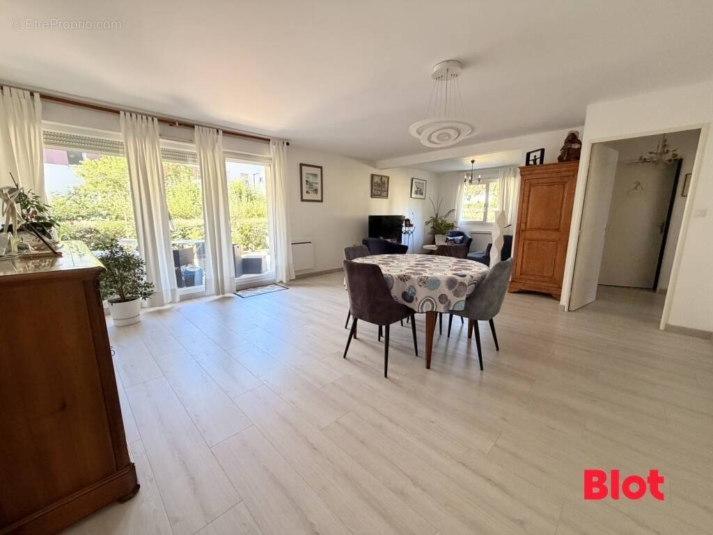Appartement à LE RHEU