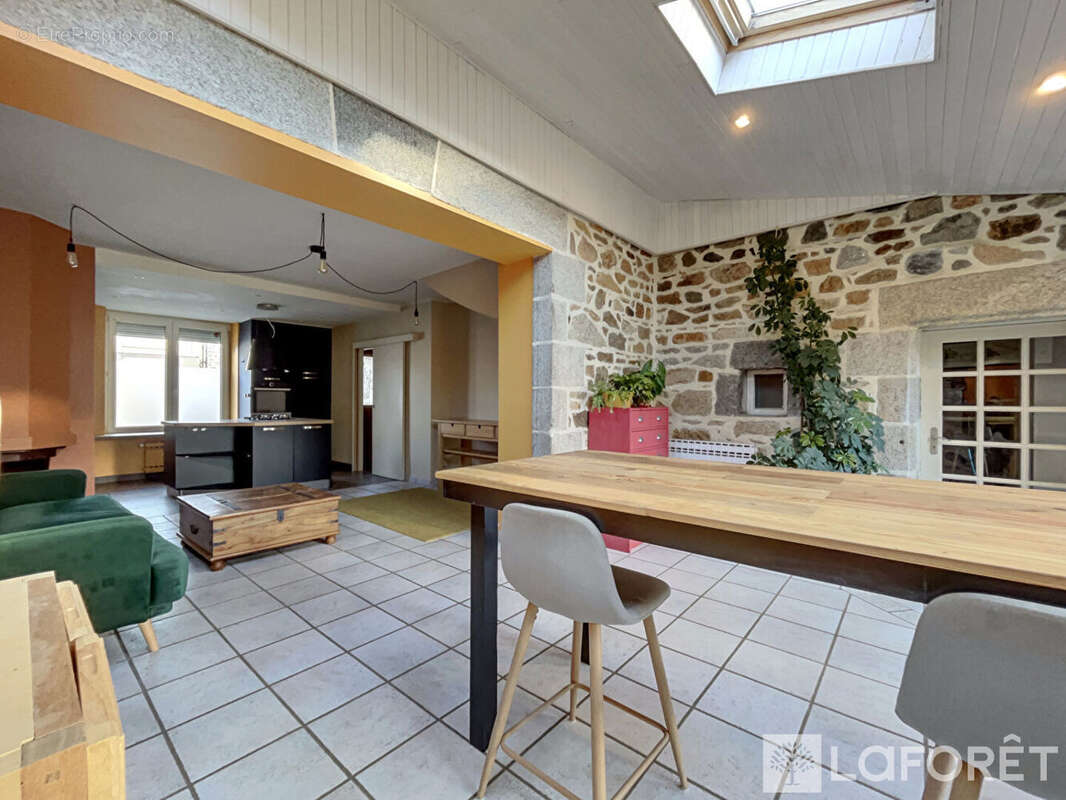 Maison à YFFINIAC