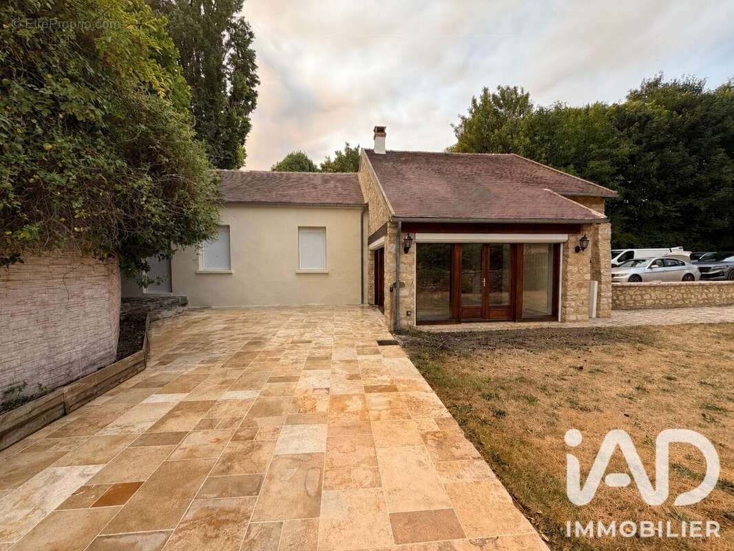 Photo 1 - Maison à D'HUISON-LONGUEVILLE