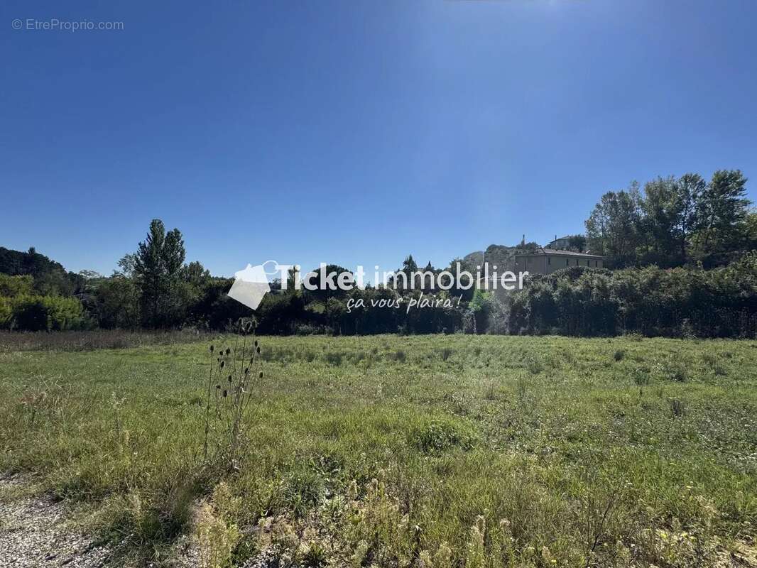 Terrain à CLERMONT-LE-FORT